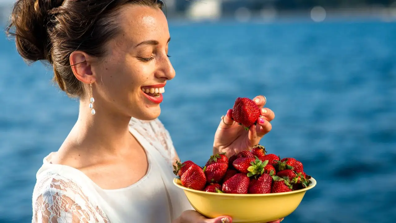 Le proprietà delle fragole per la vista: ecco i benefici poco noti per la salute degli occhi 2 Immagine selezionata