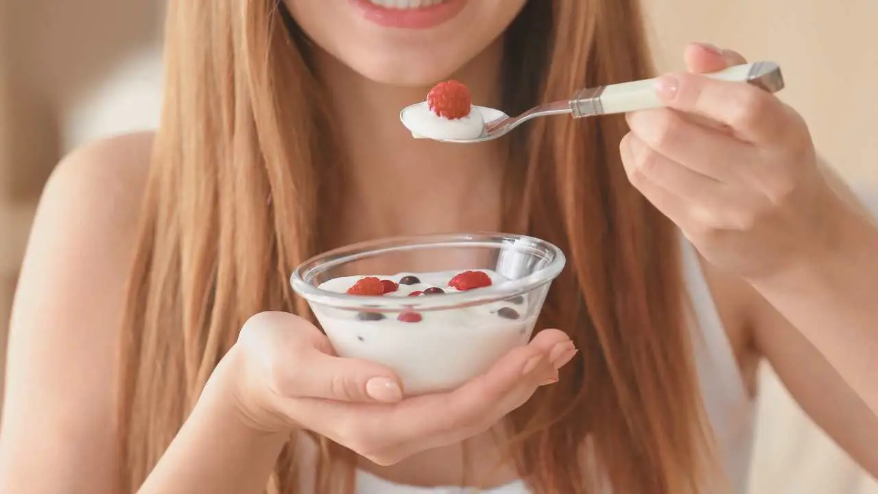 Mangiare lo yogurt ogni giorno: ecco i benefici e controindicazioni 2 Immagine selezionata